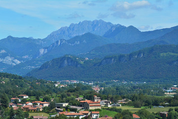 Fototapeta na wymiar Panorama sulle Prealpi lecchesi