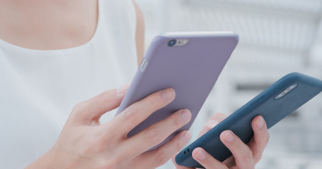 Woman share data between cellphone