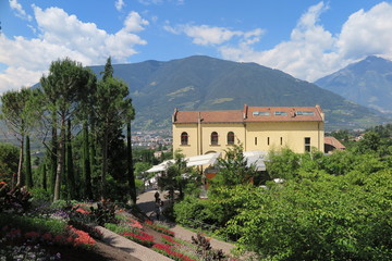 Fototapeta na wymiar Die botanischen Gärten von Schloss Trautmannsdorf, Südtirol