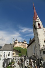 Schloss Wolfsthurn und Kirche Mareit, Südtirol