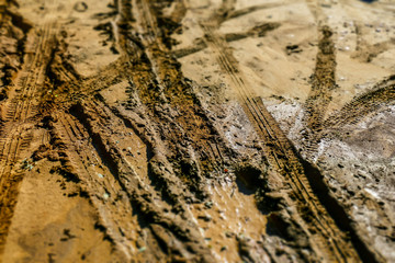 Reifenprofil im Schlamm