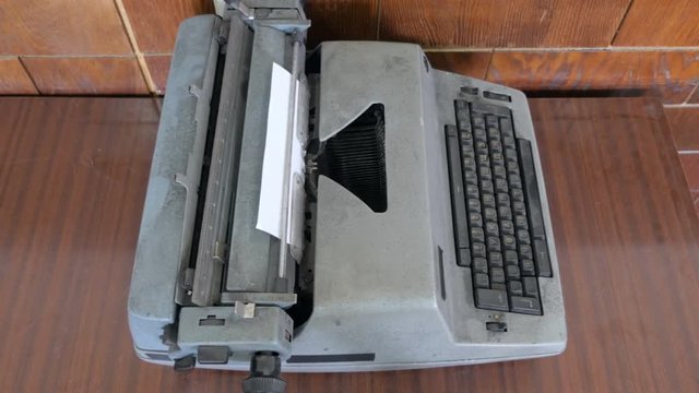 Footage of vintage typewriter, slider shot

