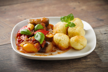Ratatouille mit Couscousbällchen - Ratatouille with couscous balls