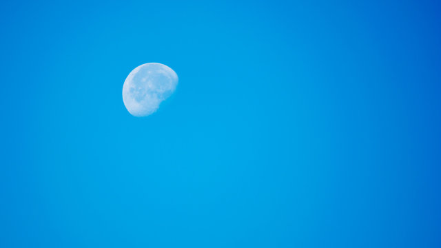 Księżyc za dnia