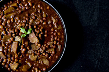 Black chikpeas curry