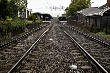 Naklejka premium Train tracks in a station