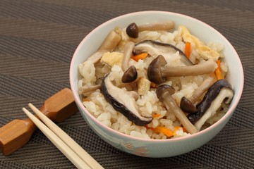 キノコの炊き込みご飯