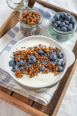 Joghurt mit Müsli