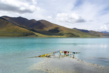 yamdrok lake in tibet