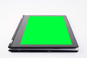 Obraz na płótnie Canvas Laptop or notebook with chroma green display on a isolated background