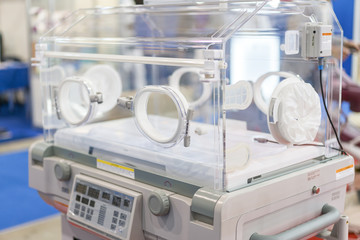 Empty infant incubator in an hospital room. Nursery incubator in hospital - obrazy, fototapety, plakaty