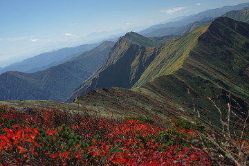 Fototapeta na wymiar 秋晴れの谷川岳からの大展望