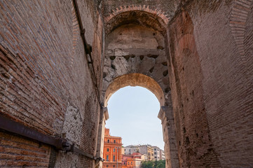 Fototapeta na wymiar Colosseum archway view