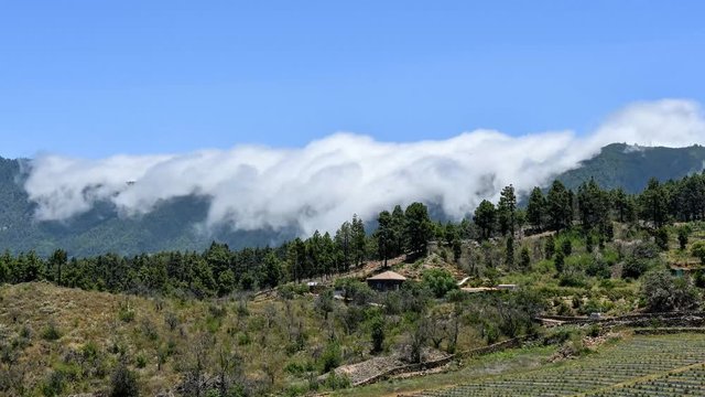 Wolkenflug Caldera de Taburiente in La Palma