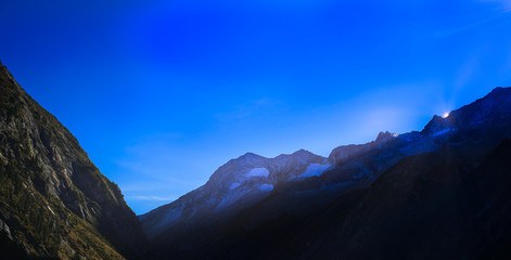Fototapeta na wymiar Sonnenuntergang in den Bergen