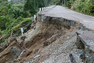 道路の土砂崩れ