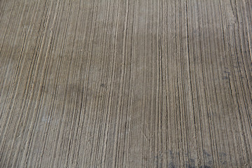 Betonboden mit Rillenstruktur