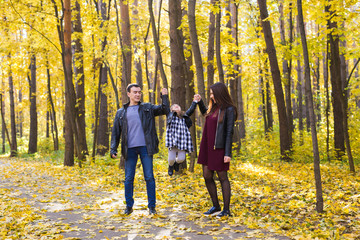 Fototapeta premium Parenthood, fall and people concept - young family happy in autumn park