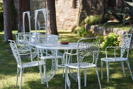 Tavoli e sedie in metallo bianco  da picnic
