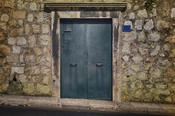 Fototapeta na wymiar Old blue door