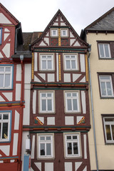 Fototapeta premium Fachwerkhaus am Marktplatz in Butzbach, Hessen