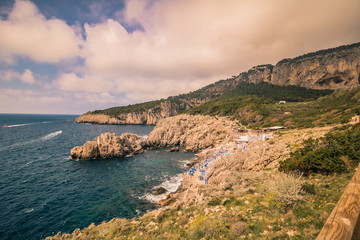 Der Faro di Punta Carena ist ein Leuchtturm auf der Punta Carena, dem zur Gemeinde Anacapri gehörenden Südwestkap der Insel Capri.
