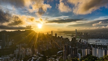 Obraz premium Sunset over Victoria Harbor, Victoria Peak, Hong Kong.