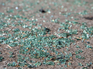 Glassplitter auf der Straße