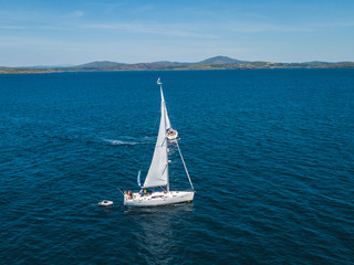 Obraz premium Sailing in the sea