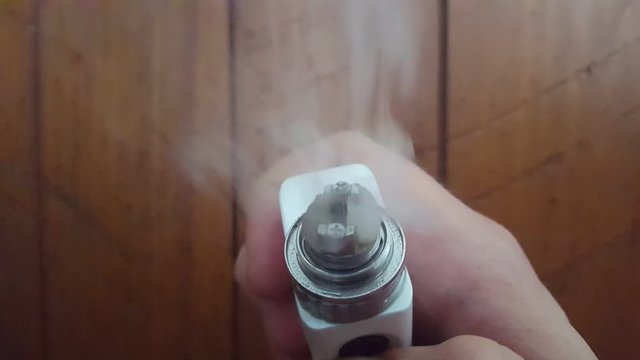 Vape Mod Vaporizes E-Liquid Close-Up