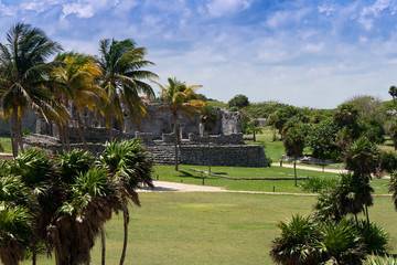 Obraz premium Mayan Ruins Besides Caribbean Sea. Riviera Maya, Traveling Mexiko