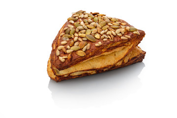 Gebäck aus Blätterteig Laugengebäck mit Körnern