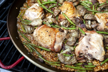 paella with chicken