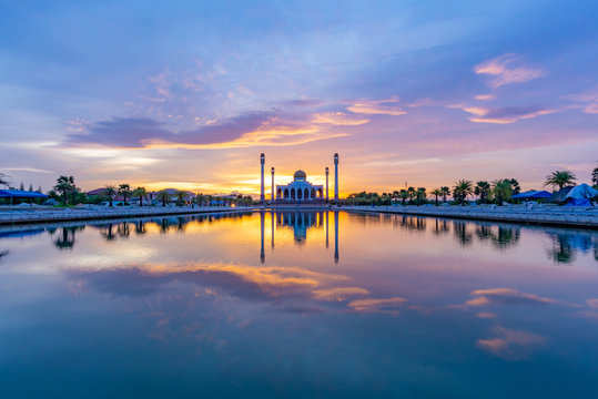 Sunset at Songkhla Central Mosque, Hatyai, Songkhla, Thailand