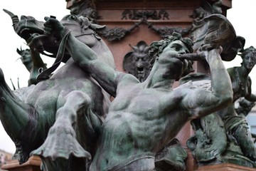 Obraz premium statue of a man playing leather with a horse in a fountain in Leipzig, Germany