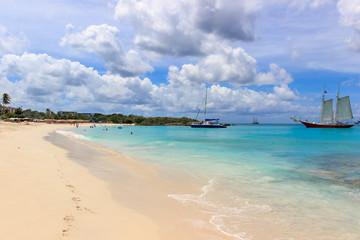 Fototapeta na wymiar Mullet bay beach in st. Maarten