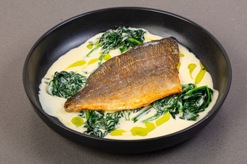 Dorada fish with spinach
