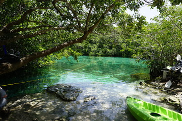 Cenote turquesa