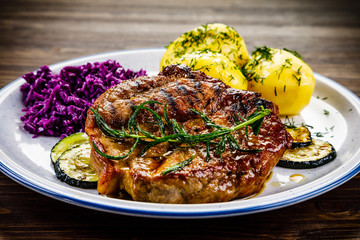 Grilled steak with potatoes and vegetables