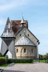 Fototapeta na wymiar Alte & neue Kirche auf der Insel Pellworm