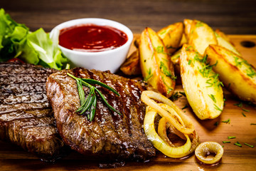 Grilled beefsteak with baked potatoes and vegetables