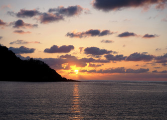 Atardecer en el mar.