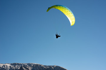 Paraglider Drachenflieger am Königssee in Berchtesgaden