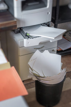 Hoher Papierverbrauch in einem Büro