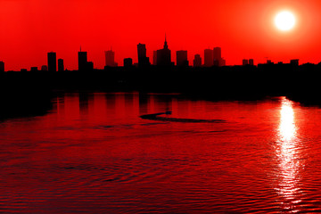 Czerwona panorama miasta podczas zachodu słońca, Warszawa, Polska © ankir86