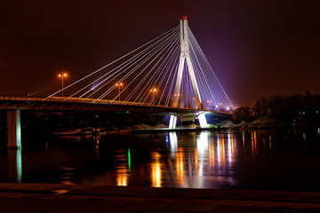 Oświetlony Most Świętokrzyski w nocy, Warszawa, Polska - obrazy, fototapety, plakaty