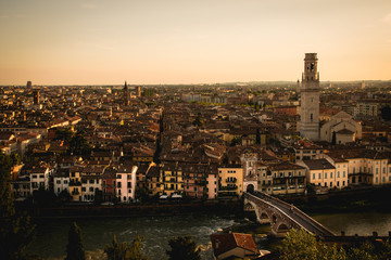 Stadtüberblick auf Verona (Skyline)