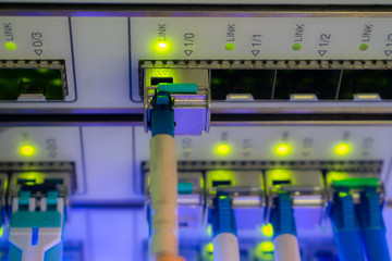 The optical link is on the interface of the central router. The front panel of the main server is in the modern data center. High Speed ​​SFP Module