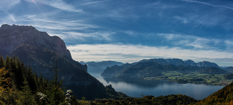 Traunseepanorama im Herbst