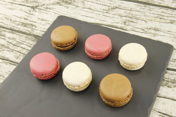 Macarons sur une ardoise